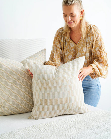 Jakarta Elm Linen Pillow